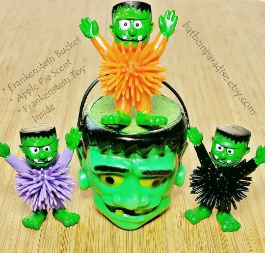 Toy Inside Surprise Halloween Dunker Bucket Spooky Bath Bombs | 2.5-3 inches Depending on Style