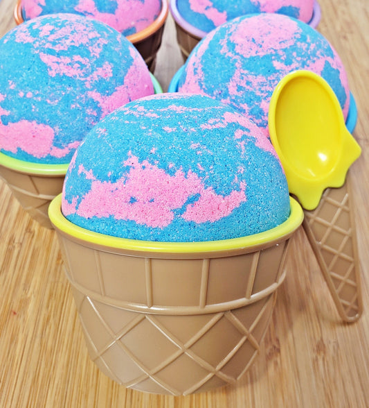 Ice Cream Semi-Circle Swirl Bath Bomb with Plastic Bowl/Spoon Set