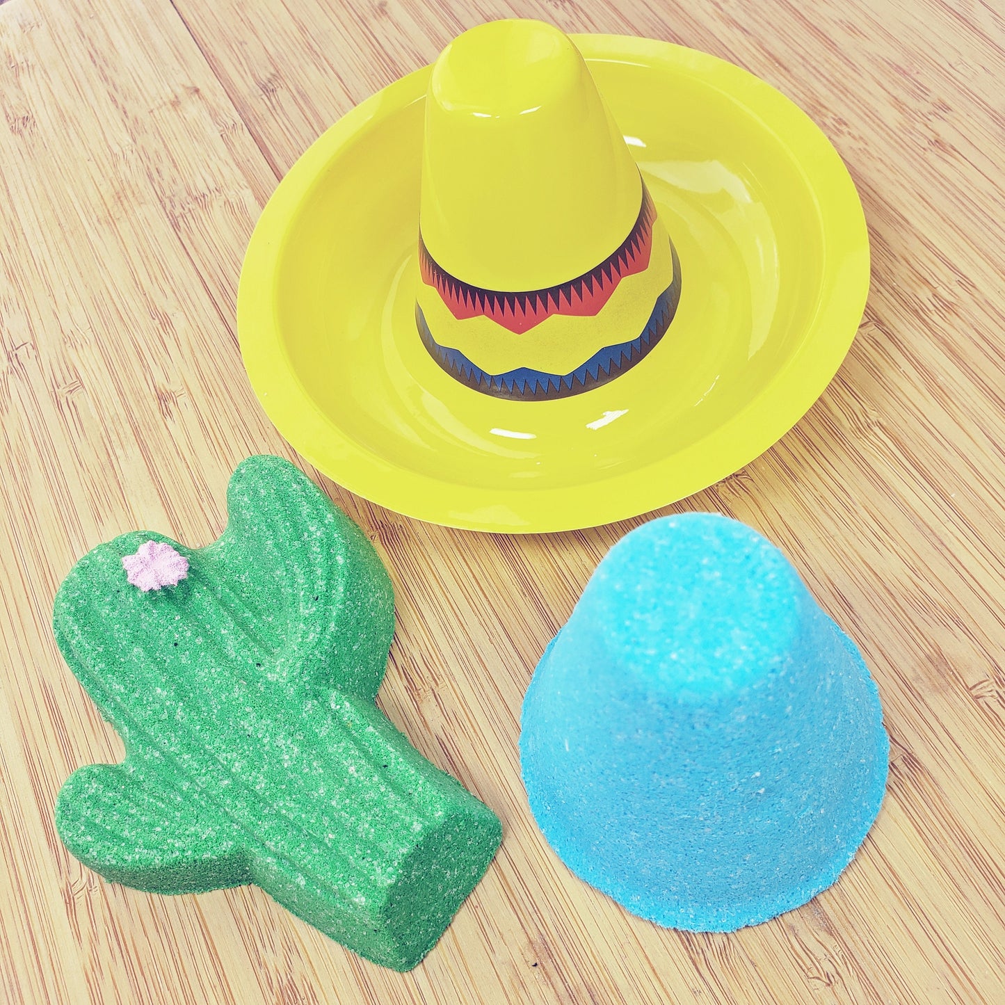 NEW! 2 Bomb Fiesta Set | Cactus Sombrero Bath Bomb Set | Sombrero Toy